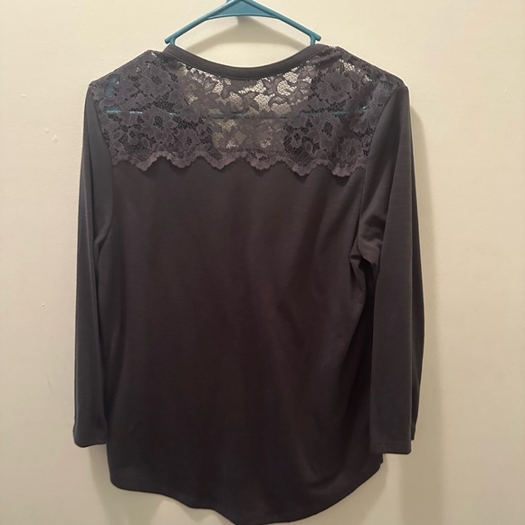 Elegant Gray/Off Black Lace Women's Top Size Small.  Discounted Shipping $1.99 - Picture 2 of 4